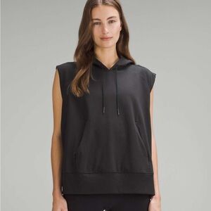 BLACK LULULEMON SLEEVELESS HOODIE